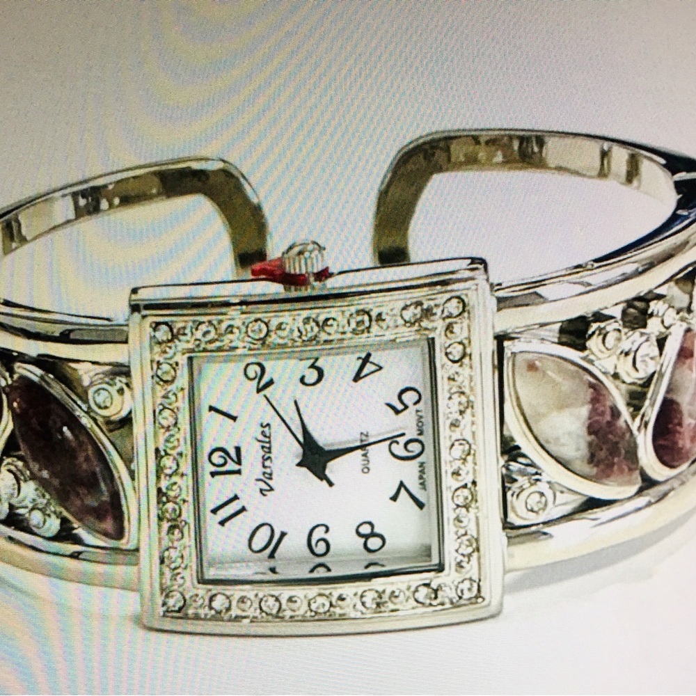 Stainless steel quartz ladies watch.glass and acrylic